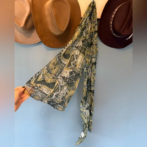 Green silk Scarf - Picture 7 of 8